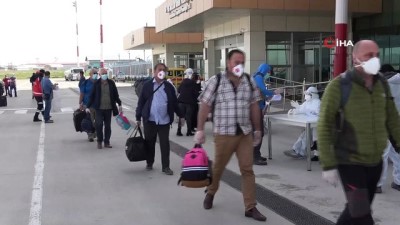 mahsur kaldi -  Umman’dan 250 Türk vatandaşı Van’a getirildi Videosu