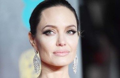 Angelina Jolie: Evden öğretim zorlayıcı
