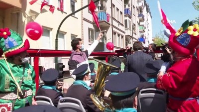 kurulus yildonumu -  Bursa'da 23 Nisan kutlamalarına renkli final Videosu