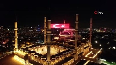 mahya -  Çamlıca Camii'de korona virüsü nedeniyle ilk teravih namazı kılınmadı Videosu