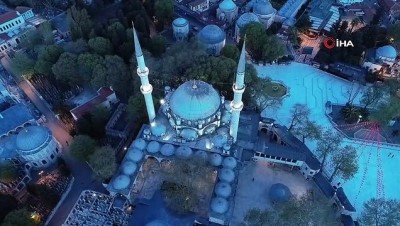 mahya -  Ramazan’ın ilk iftarında Eyüpsultan Camii boş kaldı Videosu