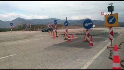 karayollari -  Toprak kayması sonucu yol kısmen çöktü Videosu