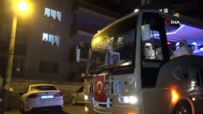 on bir ayin sultani -  Büyükşehir Belediyesi'nden evde kalan vatandaşa 3 dilde ilahi dinletisi Videosu