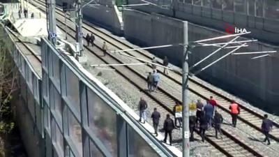 tren raylari -  ‘Çantamda bomba var’ diyerek tren raylarına oturan şahısla ilgili yeni gelişmeler ortaya çıktı Videosu