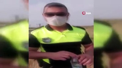 salmas -  - KKTC’de pet şişe içine konulan yılanı polisler kurtardı Videosu