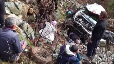  Mersin'de kamyonet uçuruma yuvarlandı: 3 ölü