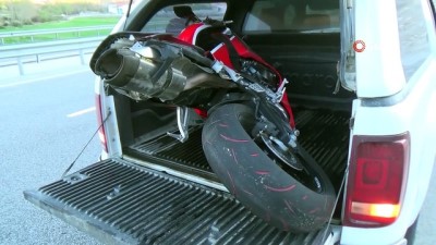 cenaze araci -  Motosiklet bariyerlere çarptı: 2 ölü Videosu