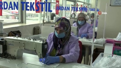 satranc -  Günde 15 bin maske üretiyorlar Videosu