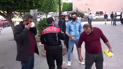  Polisin sosyal mesafe uyarısına 'O benim eşim ayrılamam' yanıtı verdi