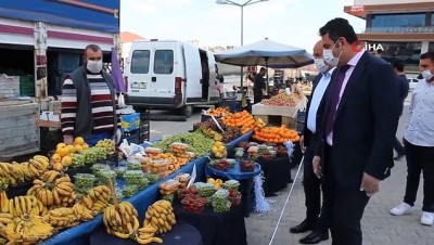  Kaymakam Yılmaz ile Başkan Türkyılmaz, pazaryerinde teftişte bulundu