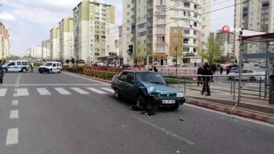  Sokağa çıkma yasağı olan genç ehliyetsiz direksiyon başına geçti, kazaya karıştı