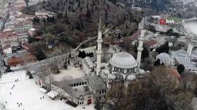  Eyüp Sultan Camii’nin avlusu kuşlara kaldı