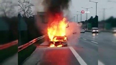 yangin tupu -  TEM Otoyolu'nda otomobil alev alev böyle yandı Videosu