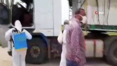  - İdlib girişinde tüm araçlar dezenfekte ediliyor