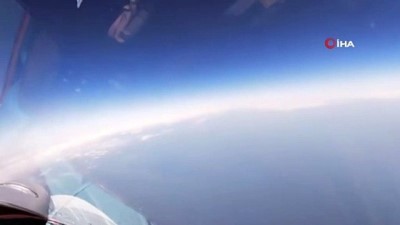 hava kuvvetleri -  - Rus bombardıman jetlerine 4 ülkenin savaş uçaklarından yakın takip Videosu