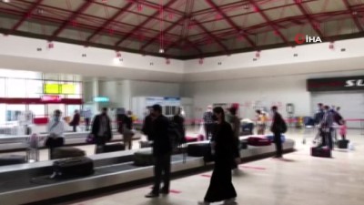 pasaport kontrolu -  Suudi Arabistan'dan getirilen 168 Türk vatandaşı Mersin'de karantinaya alındı Videosu
