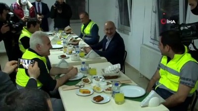 iftar sofrasi -  Ulaştırma Bakanı Karaismailoğlu, Kuzey Marmara Otoyolu’nda işçilerle iftar yaptı Videosu
