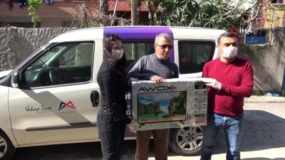  5 çocuklu ailenin televizyon sevinci