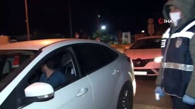  Antalya'da özel araçların kente giriş yasağının ardından çıkış yasağı da başladı