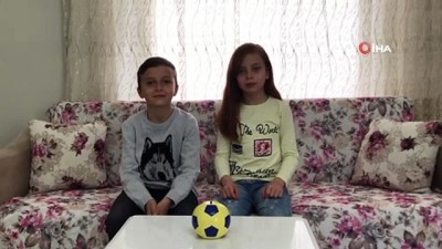 ikiz kardes - İkiz kardeşler, tablet almak için topladıkları paraları 'Biz Bize Yeteriz' kampanyasına bağışladı Videosu