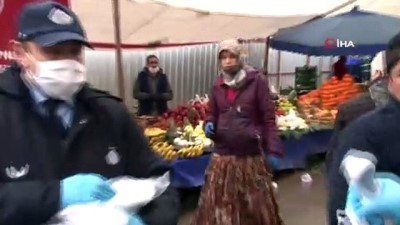  Kartal’da mahalle pazarında ateş ölçerli önlem