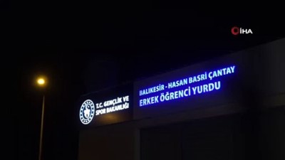 apron -  Kıbrıs'ta okuyan 190 Türk öğrenci Balıkesir'de öğrenci yurduna getirilerek karantinaya alındı Videosu