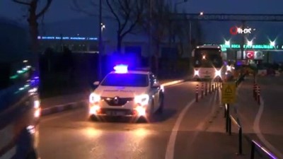 apron -  Kuzey Kıbrıs Türk Cumhuriyeti'nden 190 Türk öğrenci Balıkesir'e uçak ile getirildi Videosu