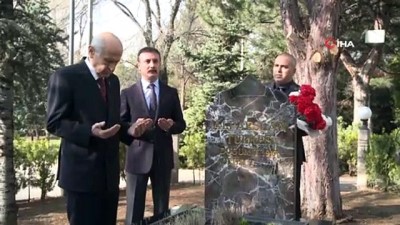  MHP lideri Bahçeli, vefatının 23. yılında Merhum Türkeş'in Anıtmezarını ziyaret etti