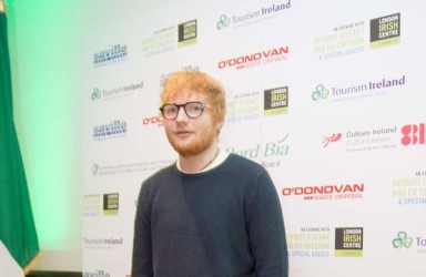 Ed Sheeran karantinayı bahçıvanlık yaparak geçiriyor