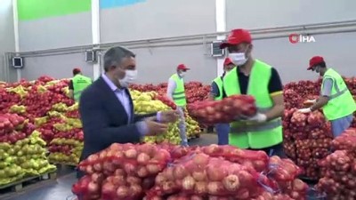  Her haneye gıda kolisi dağıtan Belediye Başkanı Hamza Şayir , şimdi de patates ve soğan yardımı yapıyor