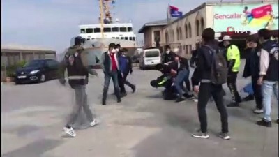 polis mudahale -  Kadıköy'de sokağa çıkma kısıtlamasına rağmen 1 Mayıs protestosu Videosu