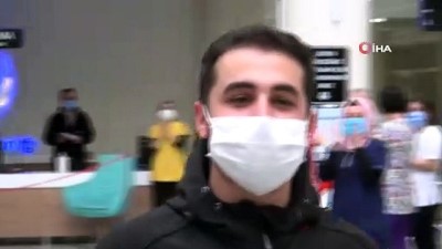 tedavi sureci -  Koronayı yenen hastalardan sağlık çalışanlarına afişli teşekkür Videosu