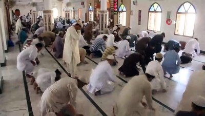  - Pakistan'da sosyal mesafeli cuma namazı
- Yasağa rağmen Ramazan ayının ilk cuma namazı camide kılındı