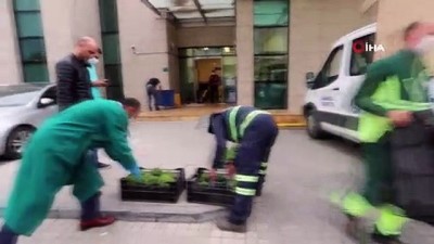  Şahinbey'de vatandaşlara reyhan çiçeği dağıtıldı