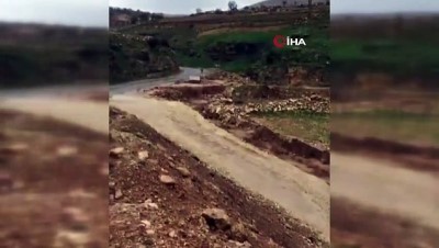 saganak yagis -  Siirt'te sağanak yağış sonrası oluşan taşkın nedeniyle yol ulaşıma kapandı Videosu
