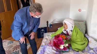  100 yaşını geçmiş anneler ziyaret edildi