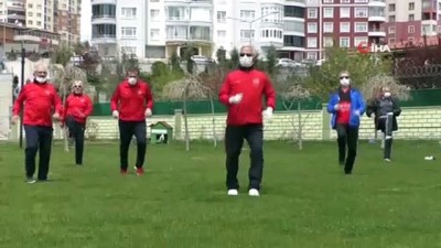 semptom -  65 yaş ve üzeri vatandaşlar uzun bir aradan sonra spor yapmanın mutluluğunu yaşadı Videosu