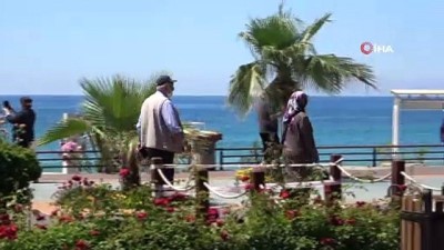 gunesli hava -  Antalya’da yasağa rağmen denize girdiler Videosu