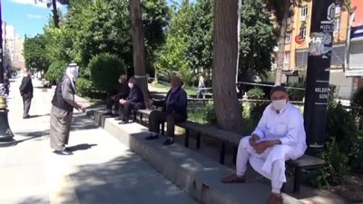 aston -  Mardin’de 65 yaş üstü yaşlılar sokağa çıktı, Cumhurbaşkanı Erdoğan'a teşekkür etti Videosu