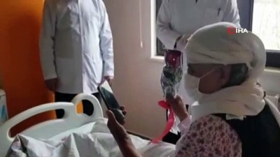  Van'da korona virüs tedavisi gören anneye anlamlı kutlama