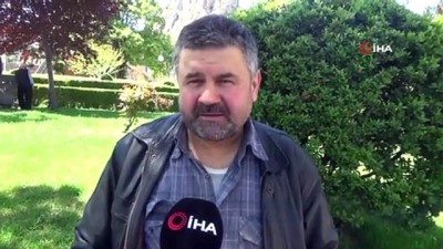  Yaşlılar soluğu parklarda aldı