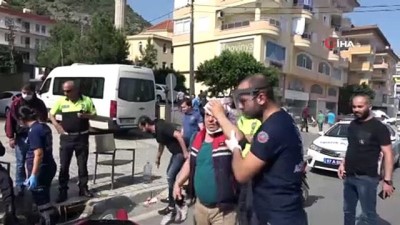 Alanya’da 2 motosiklet çarpıştı: 1’i polis, 2 yaralı