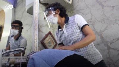 Berber dükkanları endişe ve zamlarla kapılarını müşterilere açtı