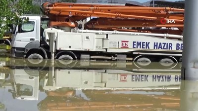 su kanali -  Kanal taştı, iş yeri sular altında kaldı Videosu