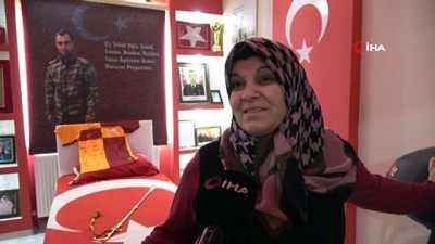 sehit anneleri -  Şehit Teğmen Sinan Bilir'in anısı Türk bayrakları ile süslenen odasında yaşatılıyor Videosu
