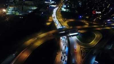  Sokağa çıkma kısıtlaması bitti, Bursalılar kilometrelerce araç trafiği oluşturdu