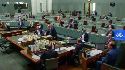 oksuruk krizi - Avustralyalı bakan meclis ortasında öksürük krizi geçirdi, kendini karantinaya aldı Videosu