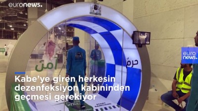 teravih namazi - Video | Kabe'de teravih namazı için Covid-19'a karşı dezenfeksiyon kabini Videosu
