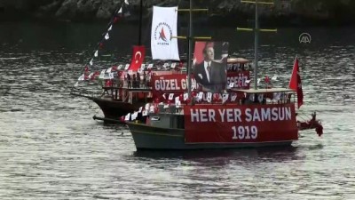 19 Mayıs Atatürk'ü Anma, Gençlik ve Spor Bayramı teknelerle denizde kutlandı - ANTALYA