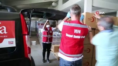  5 Bin Türk bayrağı vatandaşlara dağıtıldı